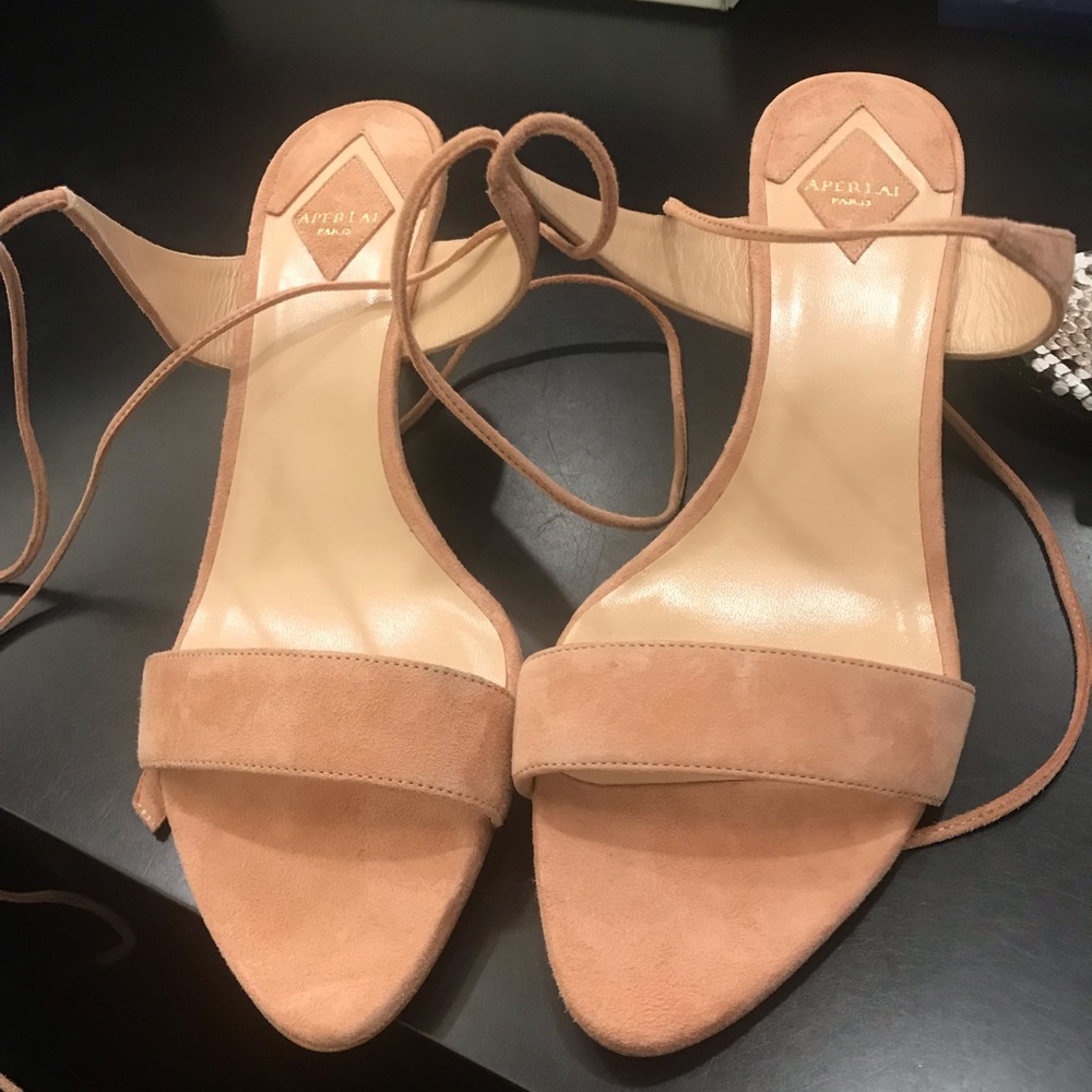 Aperlai ankle wrap kitten heels